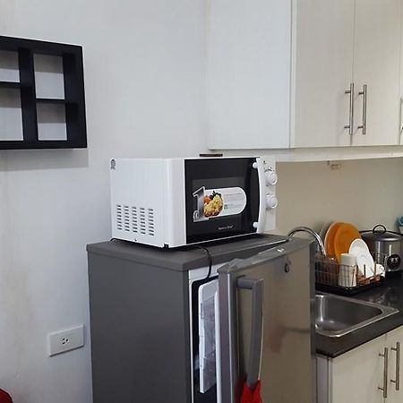 Cnholy Condo At Sea Residences Manila Esterno foto