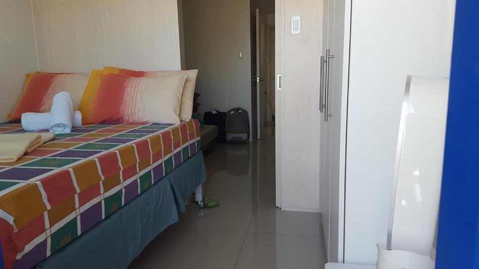 Cnholy Condo At Sea Residences Manila Esterno foto